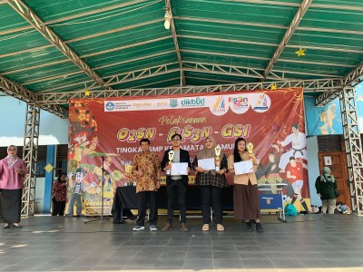 Juara 2 Solo Vocal - FLS2N